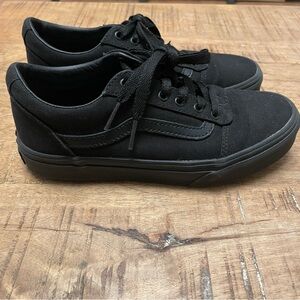❌SOLD❌Kids—Old Skool Black Vans size 3.0